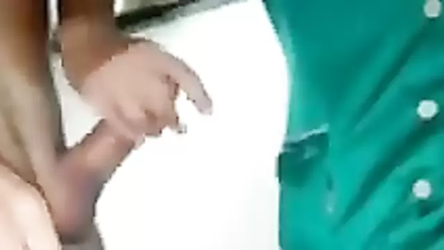 Bir kadın, kocasını Tacik bir hastayla aldatıyor.