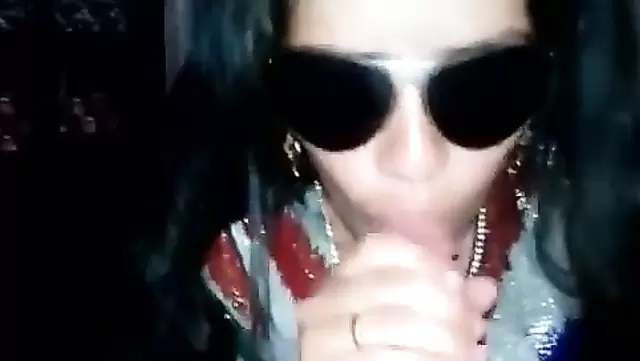 Doymak bilmeyen arzulu Tacik kızdan derin bir oral şöleni.