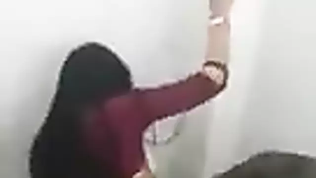 Tacik üniversiteli kız, arkadaşıyla fena sikişiyor.