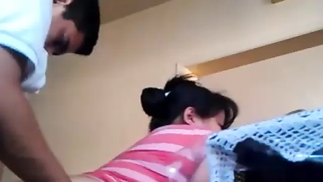 Tombul komşu, genç Tacik kızı sikerken